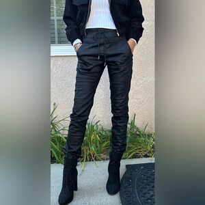 Shely Flog Pants
VENDOR
BEVY FLOG🧸